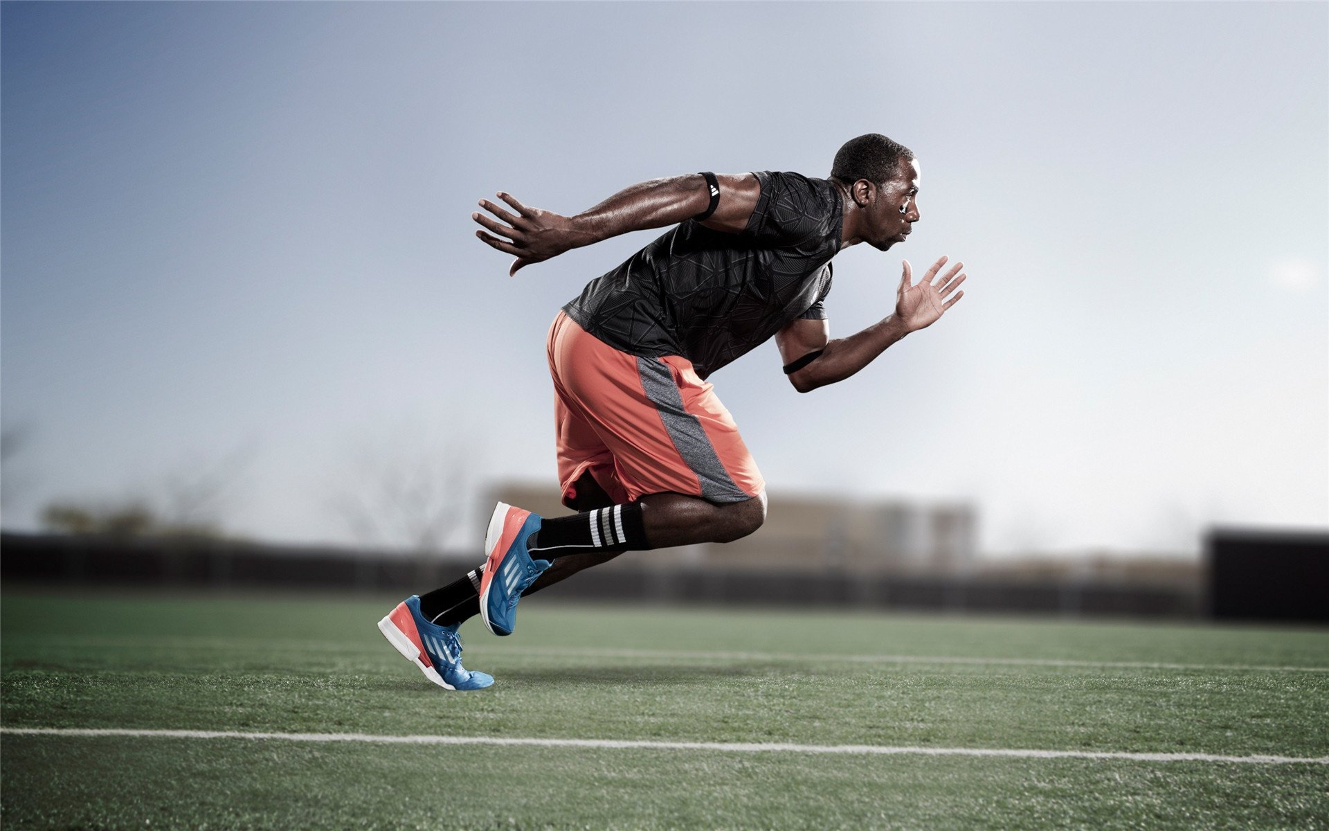 九游手机游戏-足球转播画面缺乏战术分解内容，足球转播视角